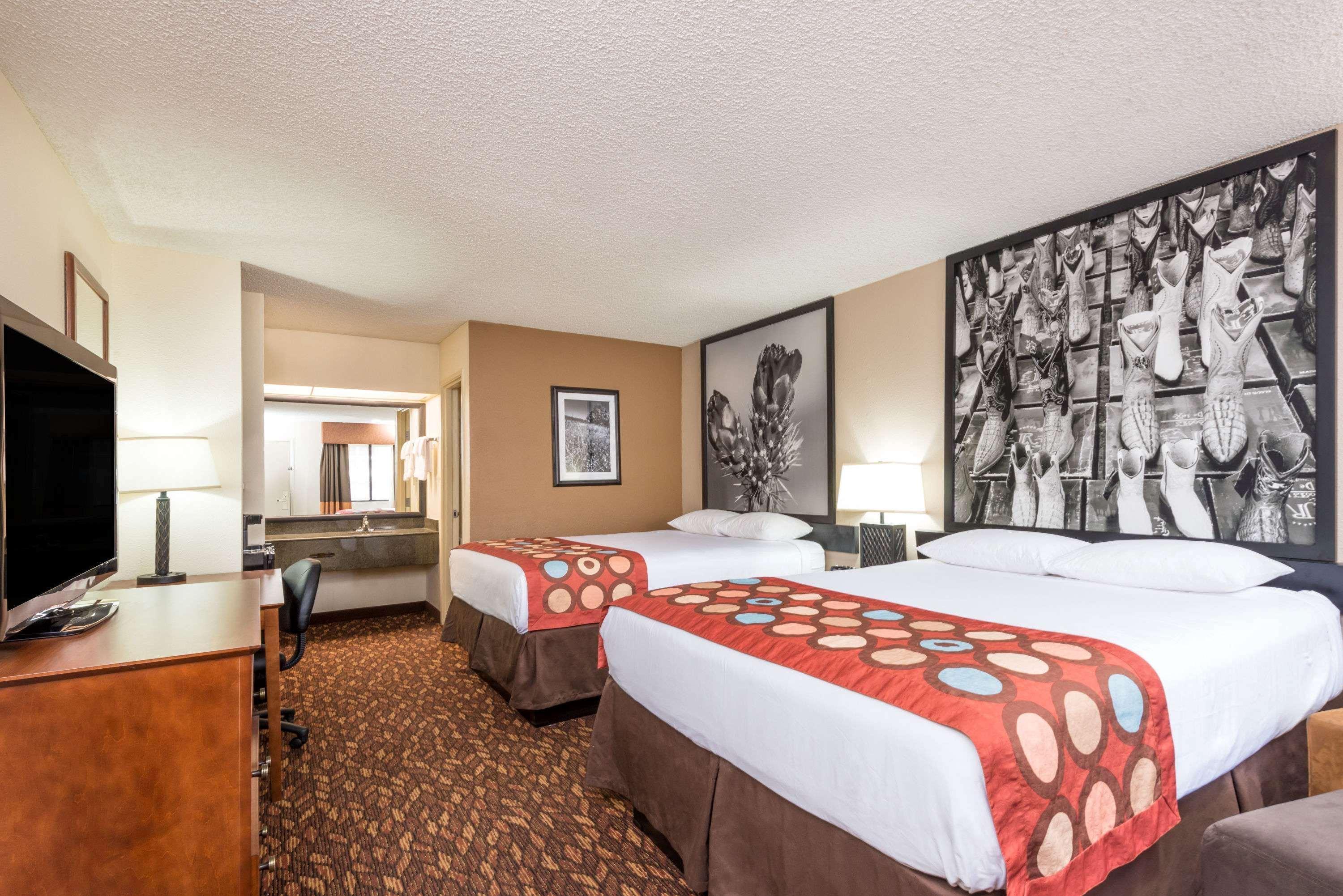 Super 8 By Wyndham Clovis Hotel Exterior photo