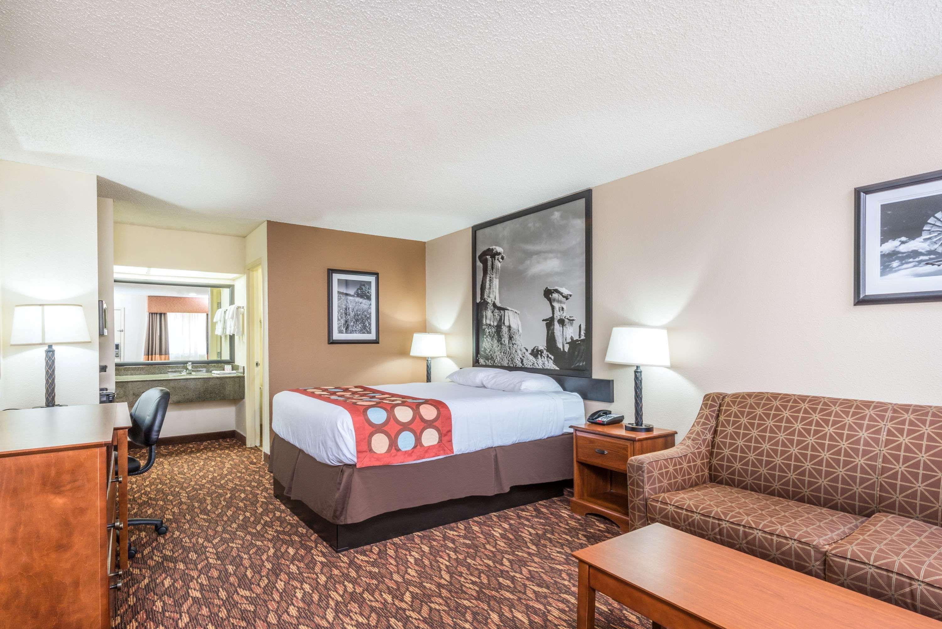 Super 8 By Wyndham Clovis Hotel Exterior photo
