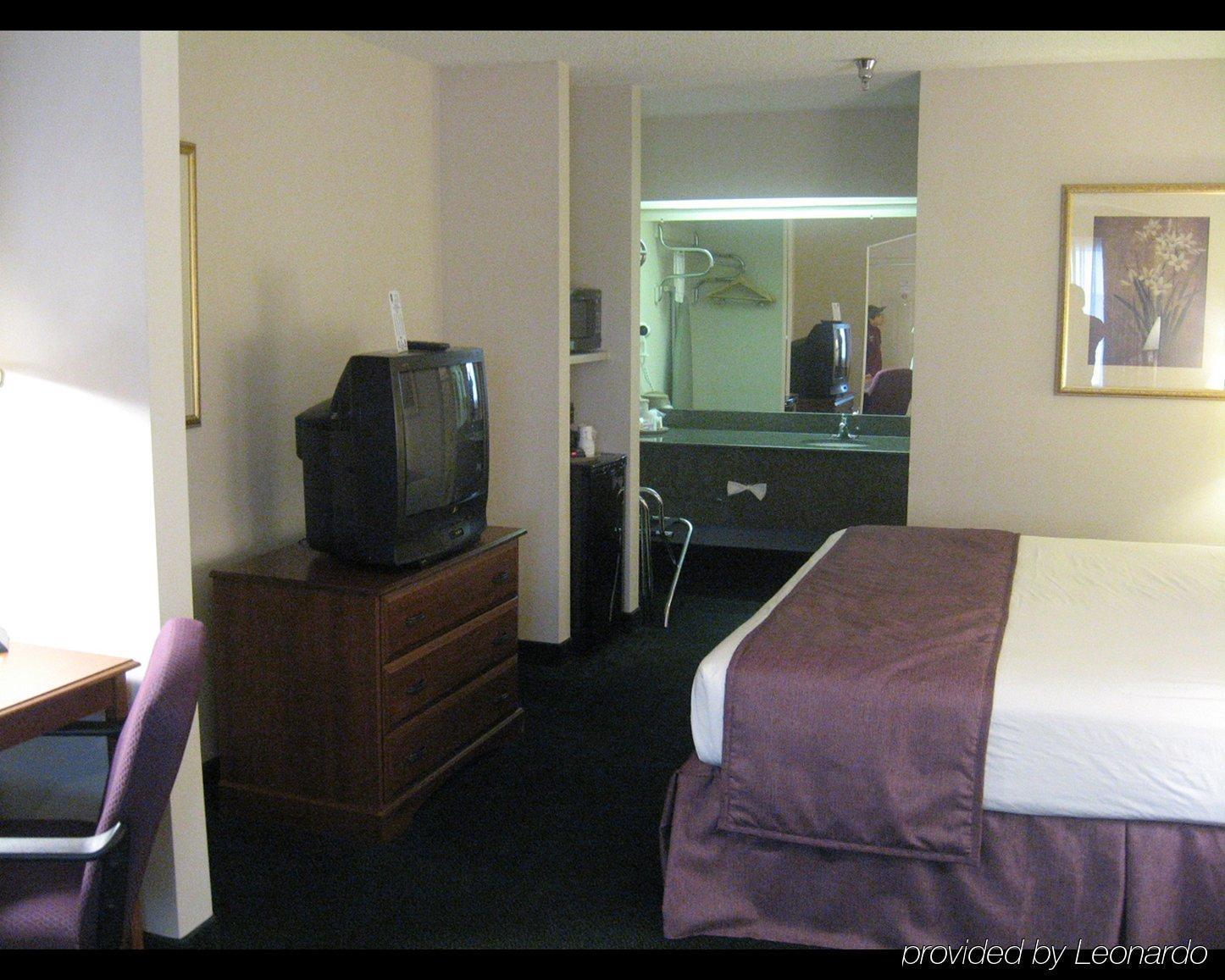 Super 8 By Wyndham Clovis Hotel Room photo