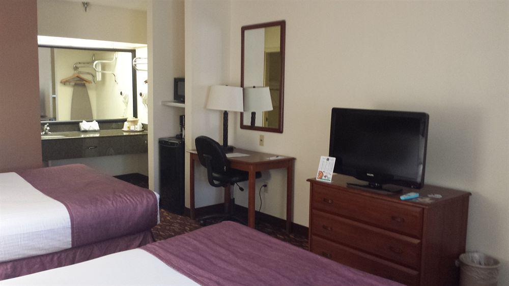 Super 8 By Wyndham Clovis Hotel Exterior photo